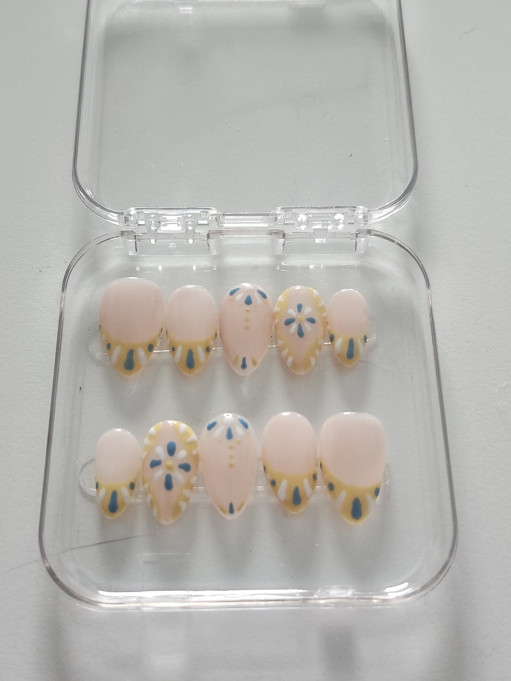 Peach Floral Press-On Nail Set